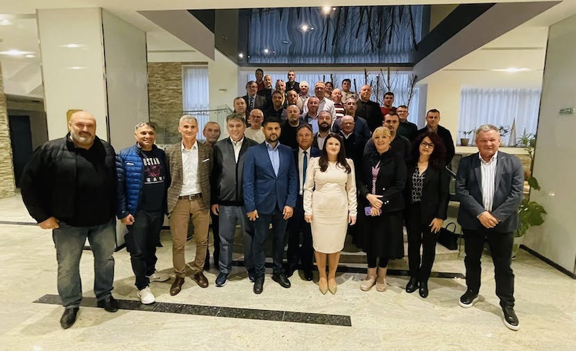 AUR Bacău sângerează politic prin toate găurile